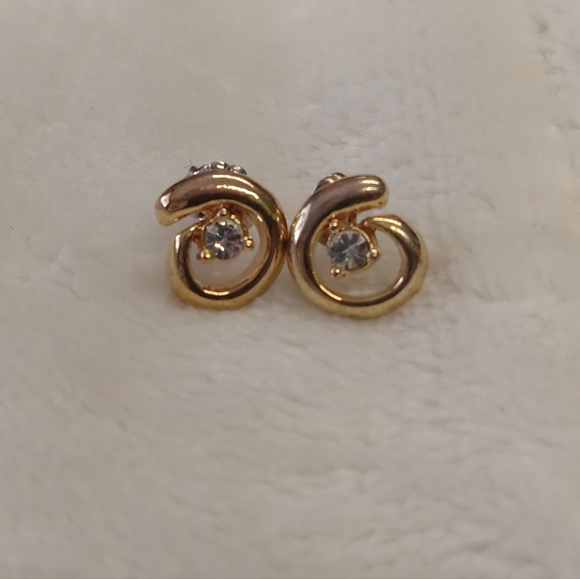 4 for $10 VTG Gold Tone White Rhinesone Swirl Post Earrings - Picture 3 of 5